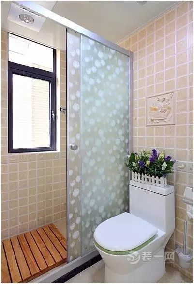 卫生间进行干湿分离好处多多 三种隔断方式供选择